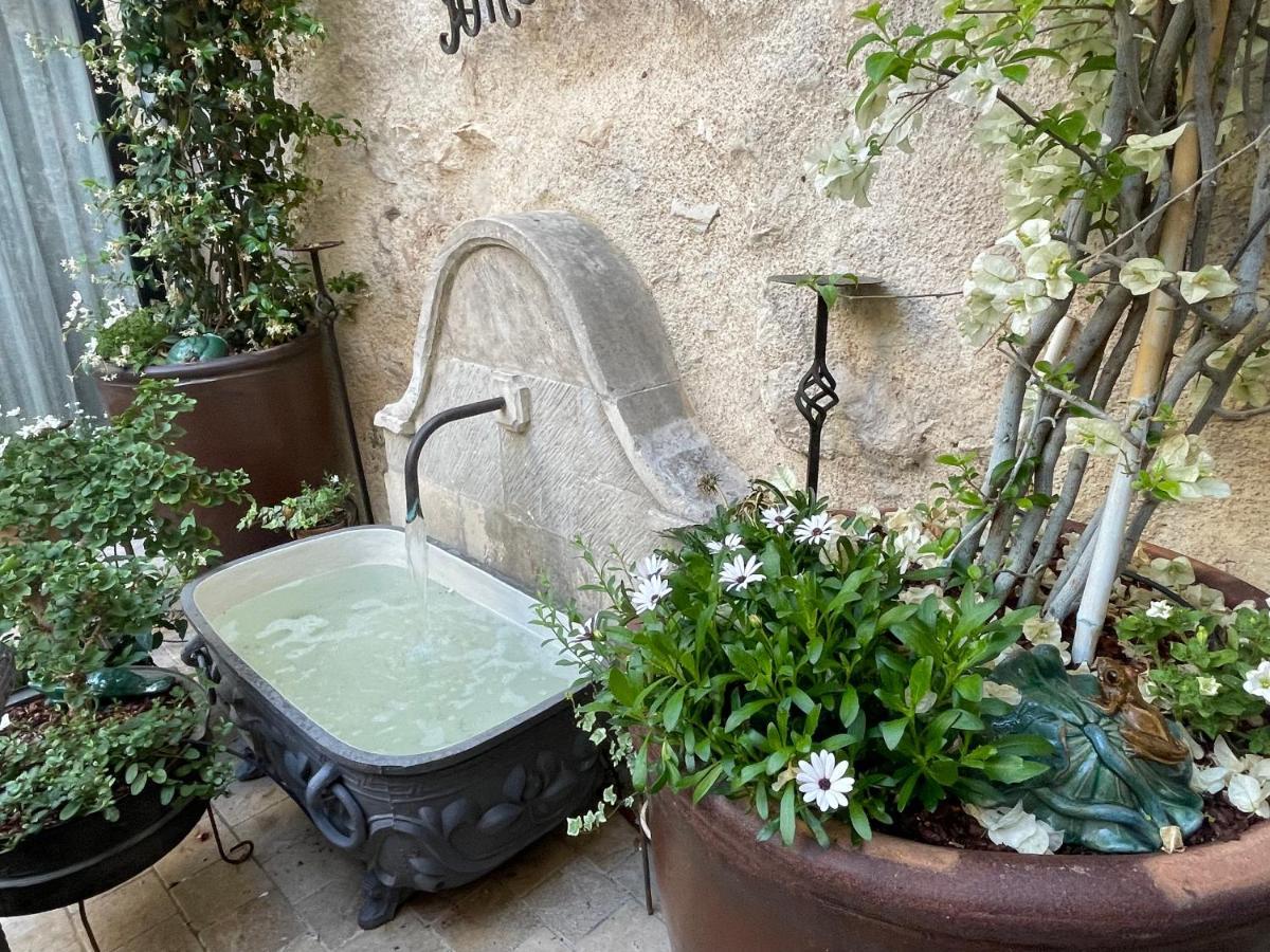La Cour Carree Bed and Breakfast Rustrel Εξωτερικό φωτογραφία