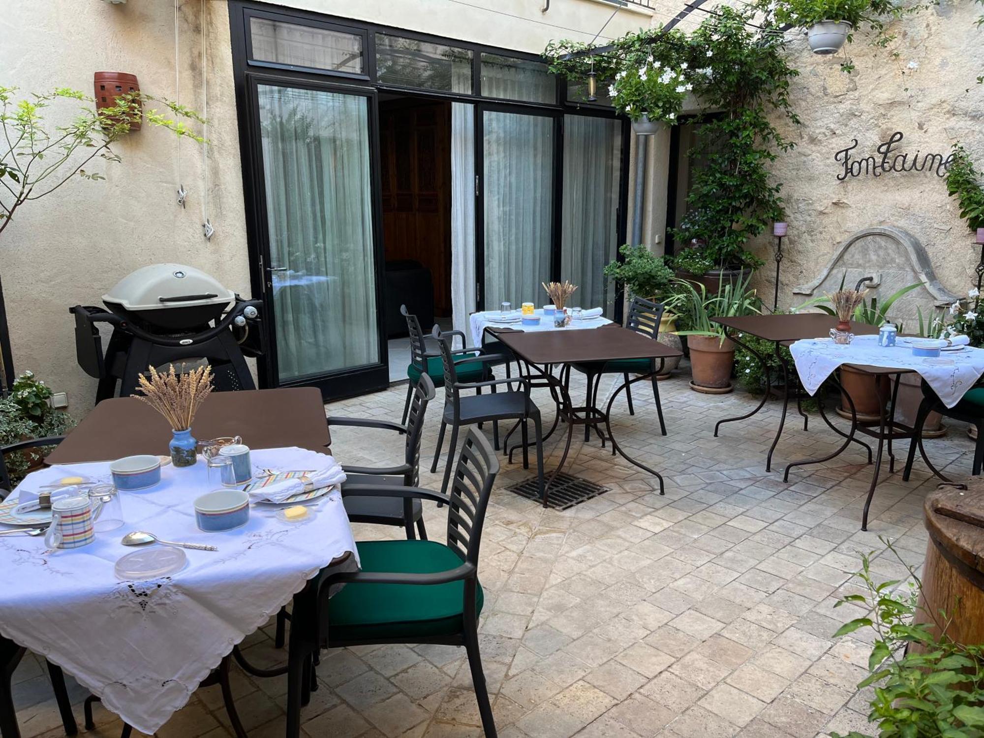 La Cour Carree Bed and Breakfast Rustrel Εξωτερικό φωτογραφία